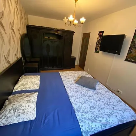 3 Bedroom, 1 Living, 20 Minutes Away From Center. 부쿠레슈티
