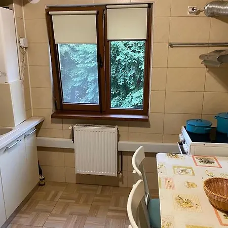 아파트 3 Bedroom, 1 Living, 20 Minutes Away From Center. 부쿠레슈티