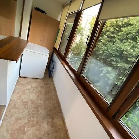 Apartmán 3 Bedroom, 1 Living, 20 Minutes Away From Center.