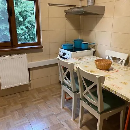 3 Bedroom, 1 Living, 20 Minutes Away From Center. Apartmán Bukurešť