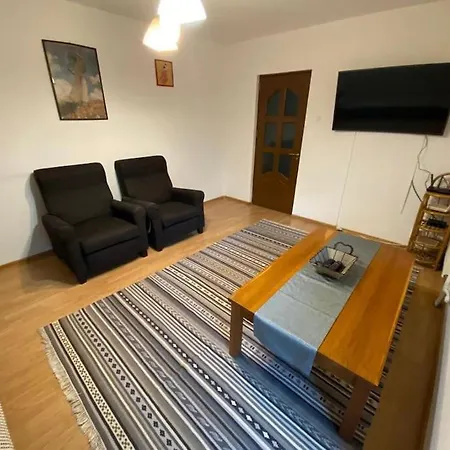 3 Bedroom, 1 Living, 20 Minutes Away From Center. * Bucarest