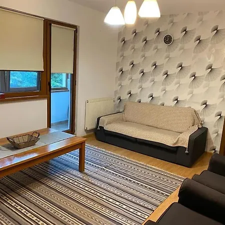 Apartamento 3 Bedroom, 1 Living, 20 Minutes Away From Center. *