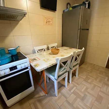 3 Bedroom, 1 Living, 20 Minutes Away From Center. * Bukurešť