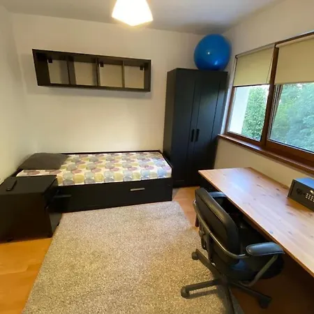 Apartamento 3 Bedroom, 1 Living, 20 Minutes Away From Center. *