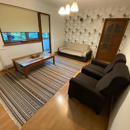 Lägenhet 3 Bedroom, 1 Living, 20 Minutes Away From Center. *
