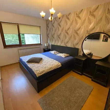 3 Bedroom, 1 Living, 20 Minutes Away From Center.