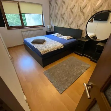 3 Bedroom, 1 Living, 20 Minutes Away From Center. アパート *